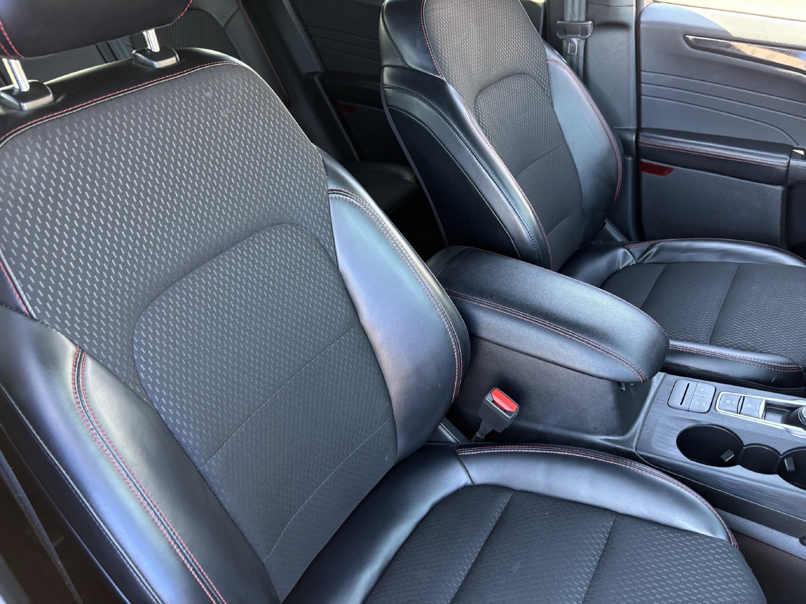Certified 2025 Ford Escape ST-Line Select AWD/4WD image 12