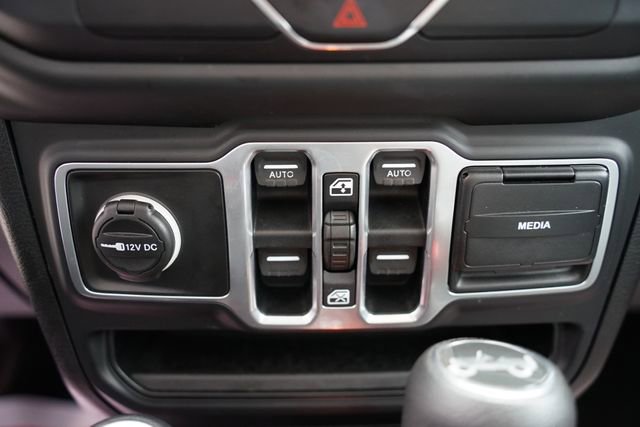Used 2018 Jeep Wrangler Unlimited Sport S AWD/4WD image 16