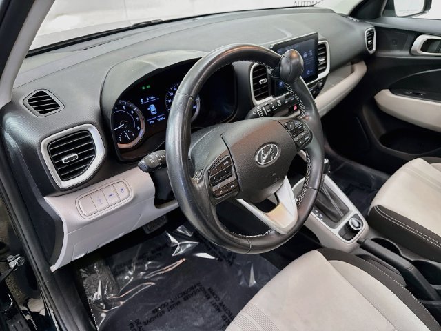 Used 2022 Hyundai Venue SEL FWD image 9