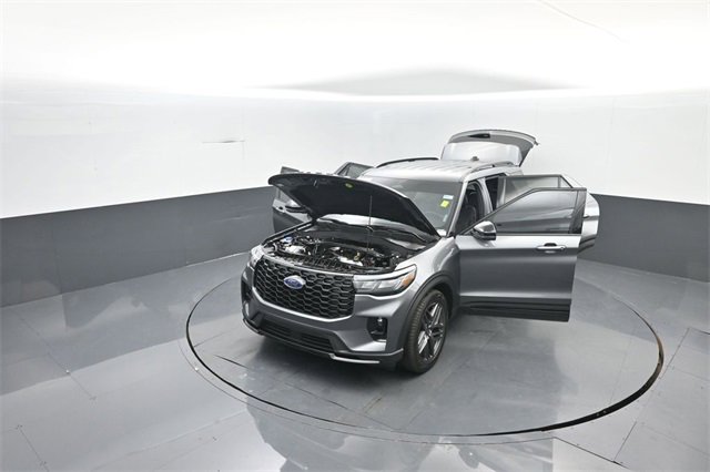 Certified 2025 Ford Explorer ST-Line w/ Premium Package image 36