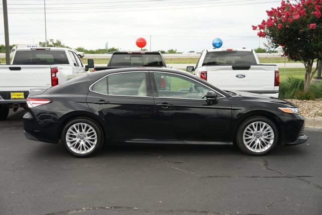 Used 2018 Toyota Camry XLE FWD image 5
