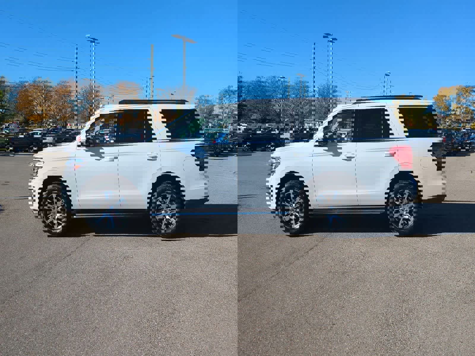 Certified 2022 Ford Expedition XLT image 5