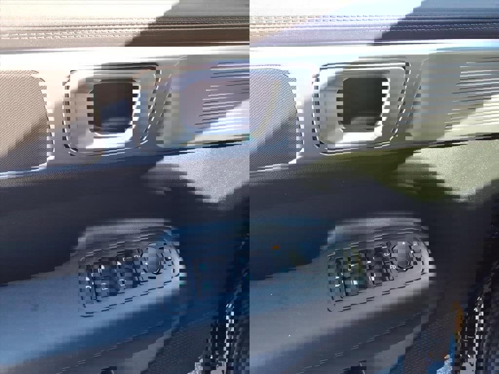 Used 2025 Hyundai Santa Fe SE image 15