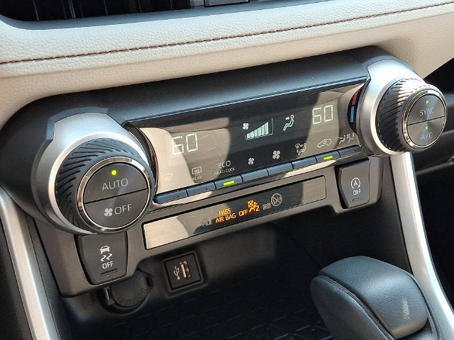 Used 2025 Toyota RAV4 XLE AWD/4WD image 18