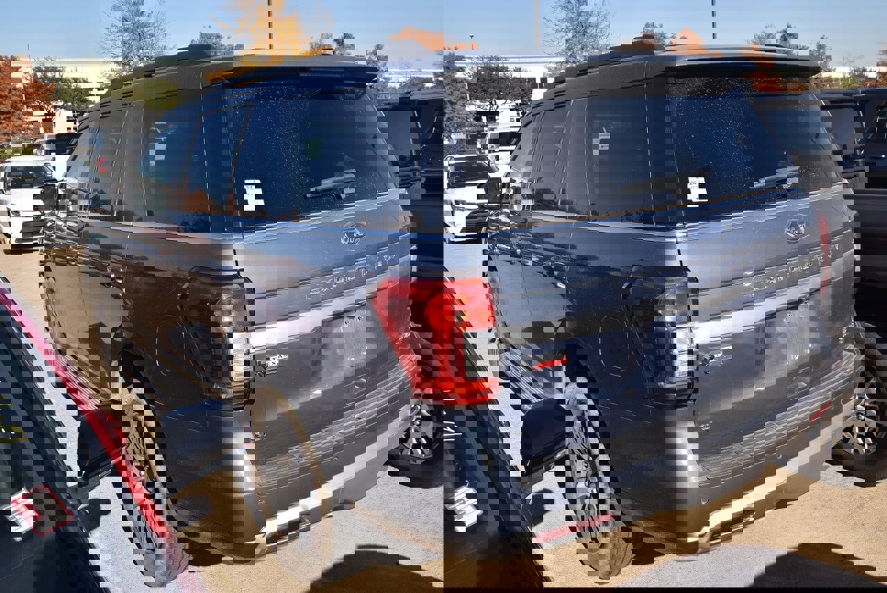 Certified 2023 Ford Expedition XLT image 7