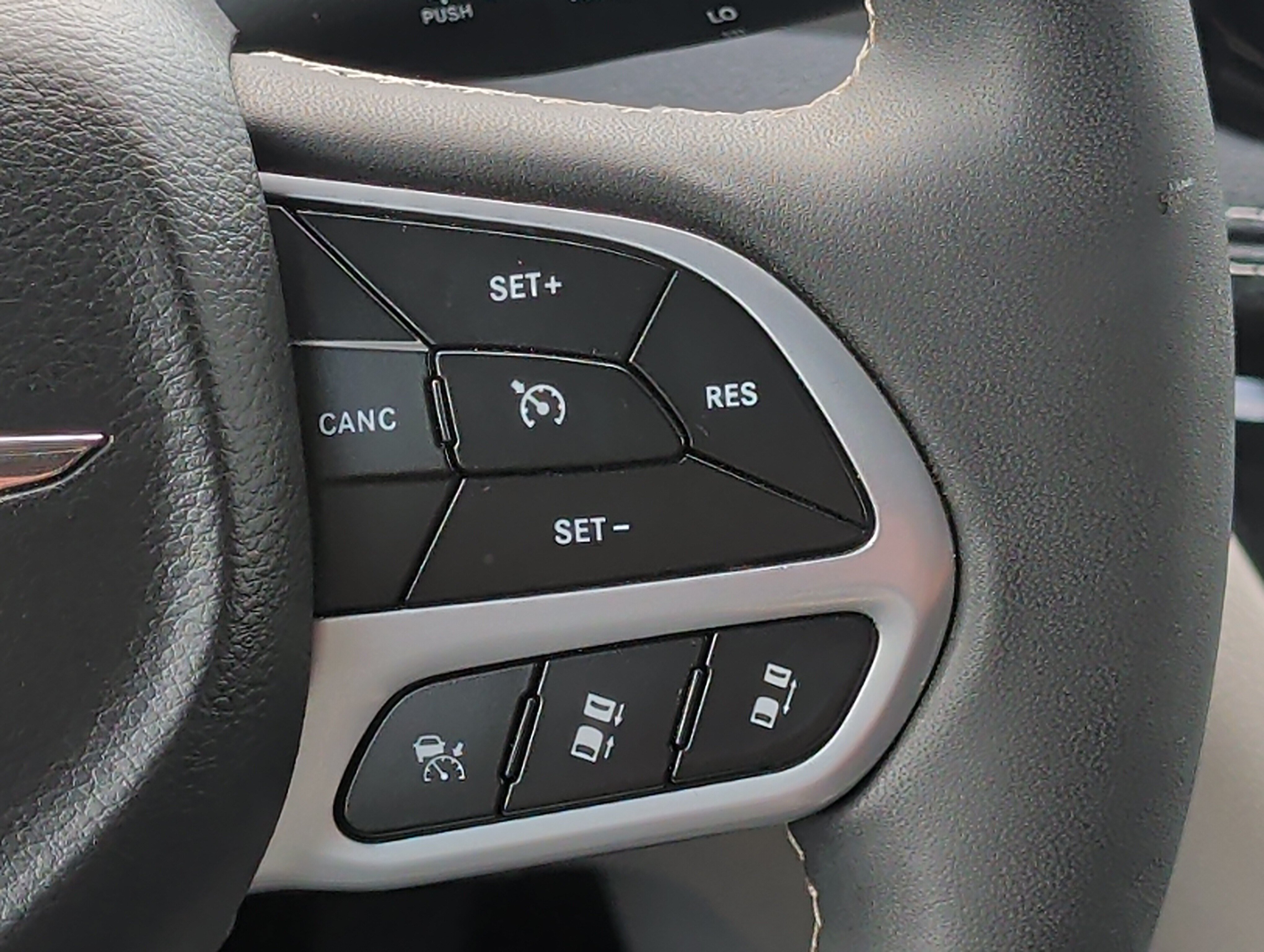 Used 2022 Chrysler Pacifica Touring-L w/ Uconnect Theater Family Group AWD/4WD image 30