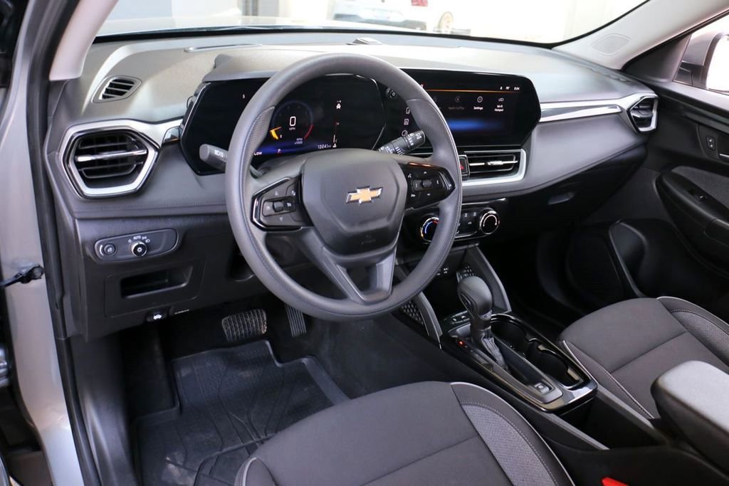 Used 2026 Chevrolet TrailBlazer LT w/ Driver Confidence Package FWD image 17