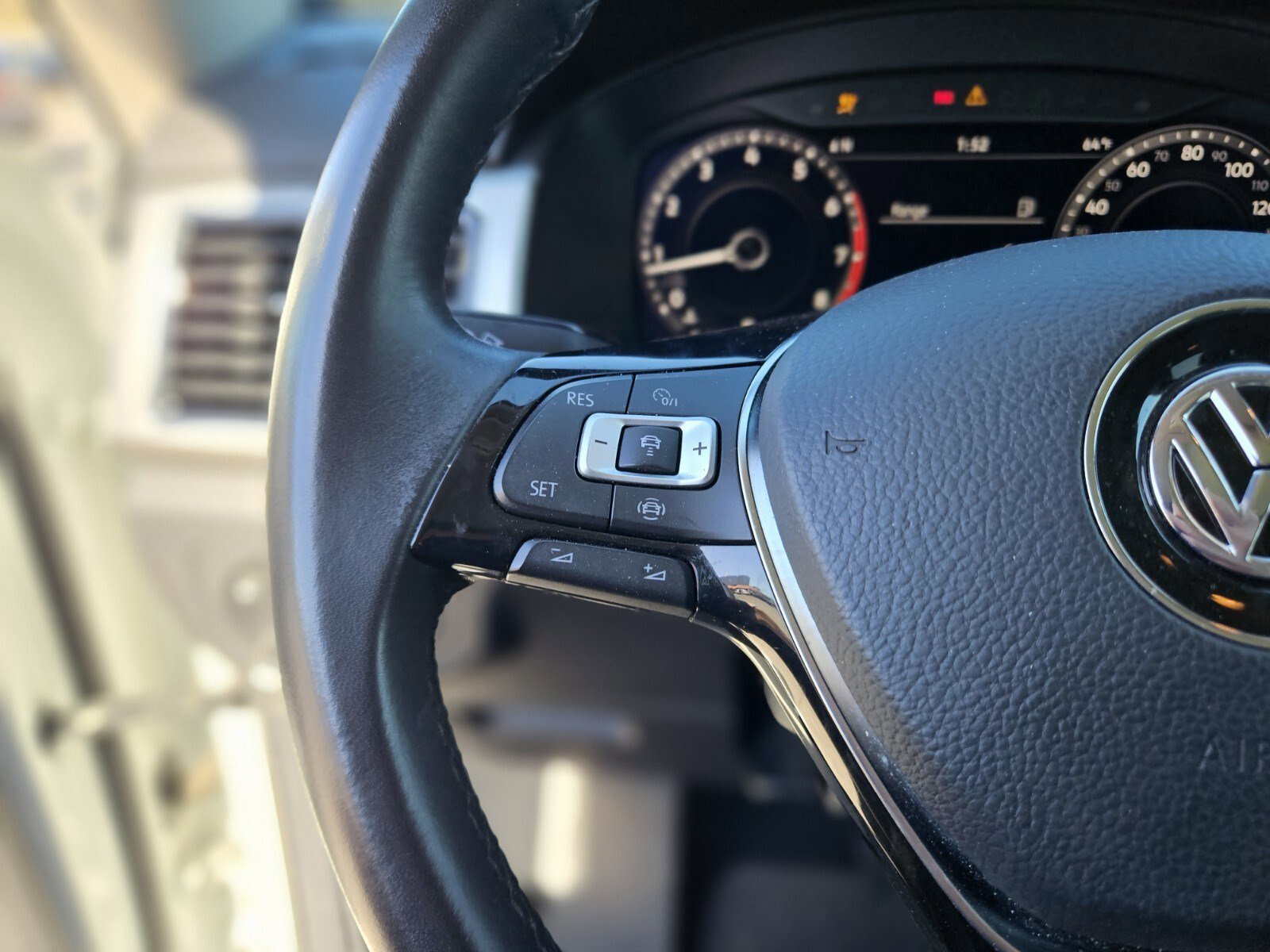 Used 2019 Volkswagen Atlas SEL image 28