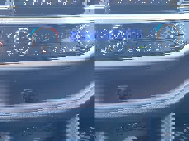 Used 2018 Toyota Highlander Limited image 26