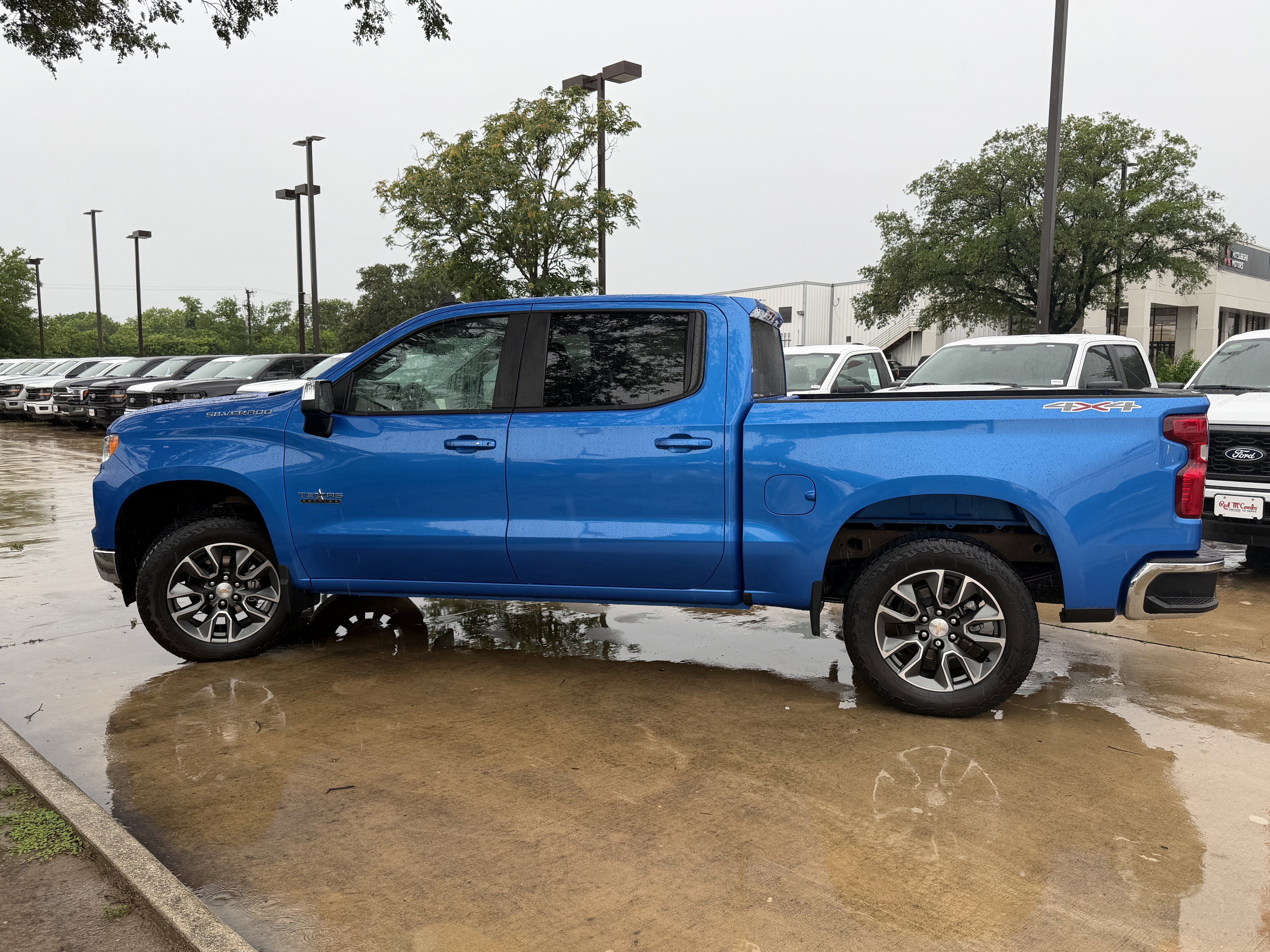 Used 2025 Chevrolet Silverado 1500 LT AWD/4WD image 13