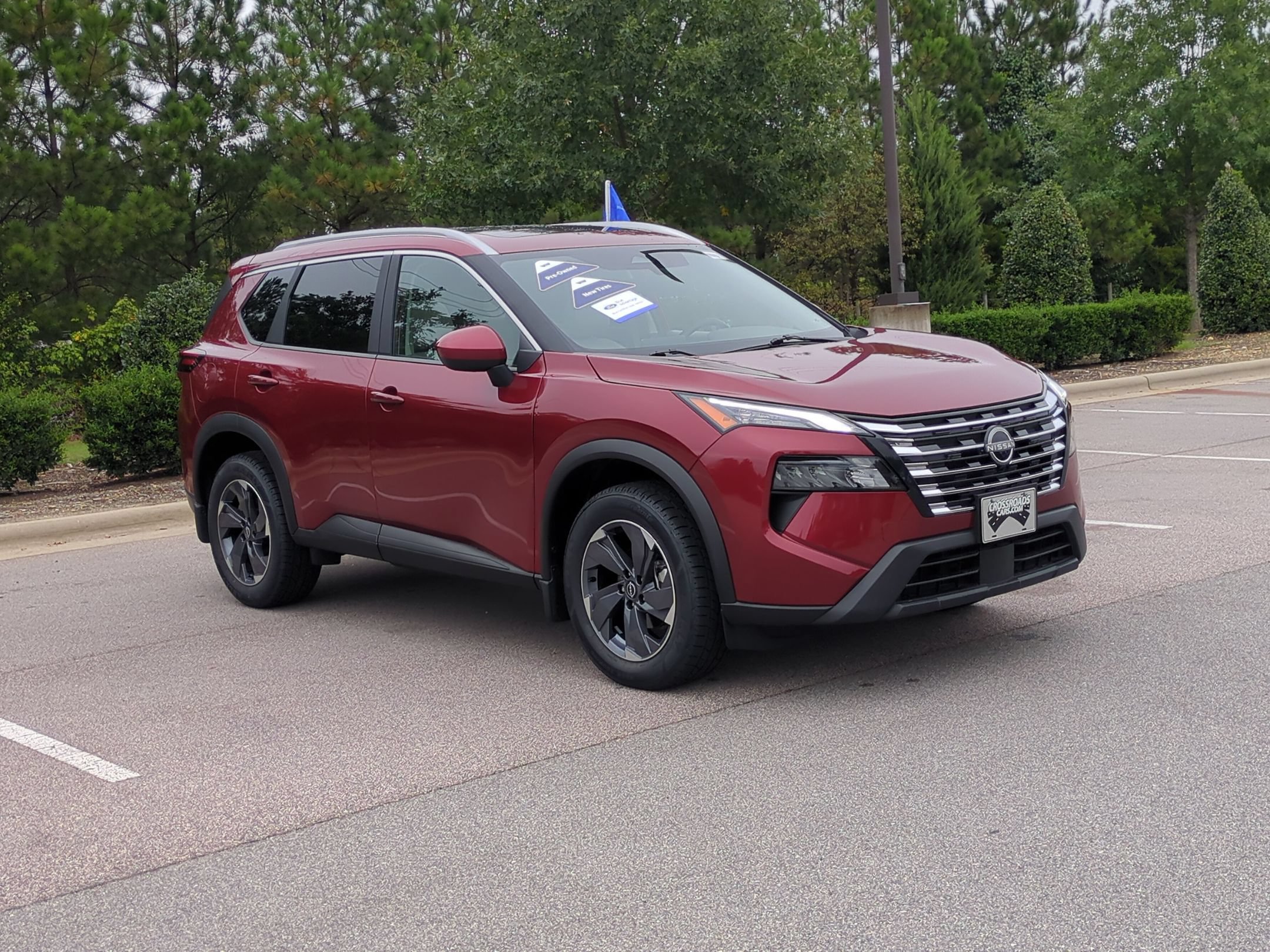 Used 2025 Nissan Rogue SV w/ SV Premium Package FWD image 2