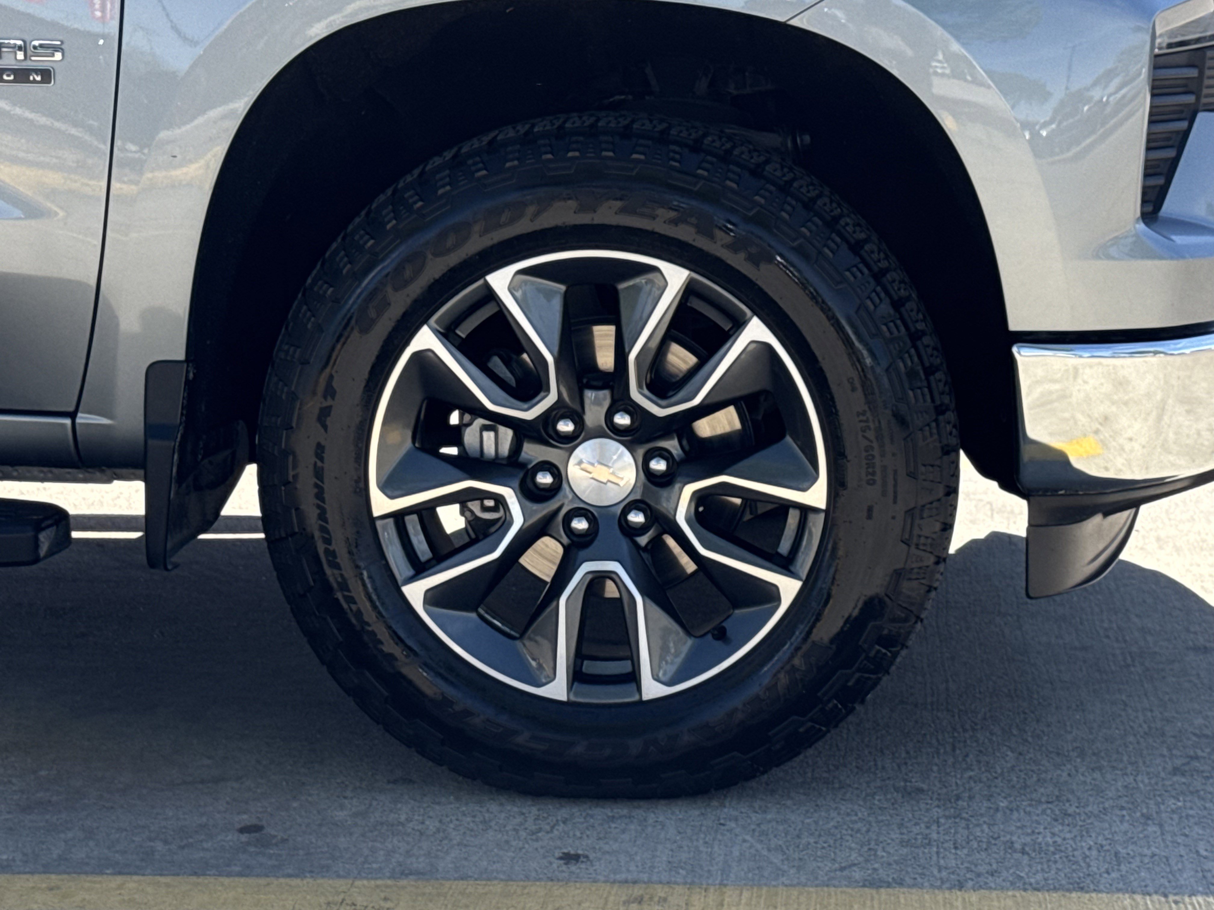 Used 2024 Chevrolet Silverado 1500 LT image 3