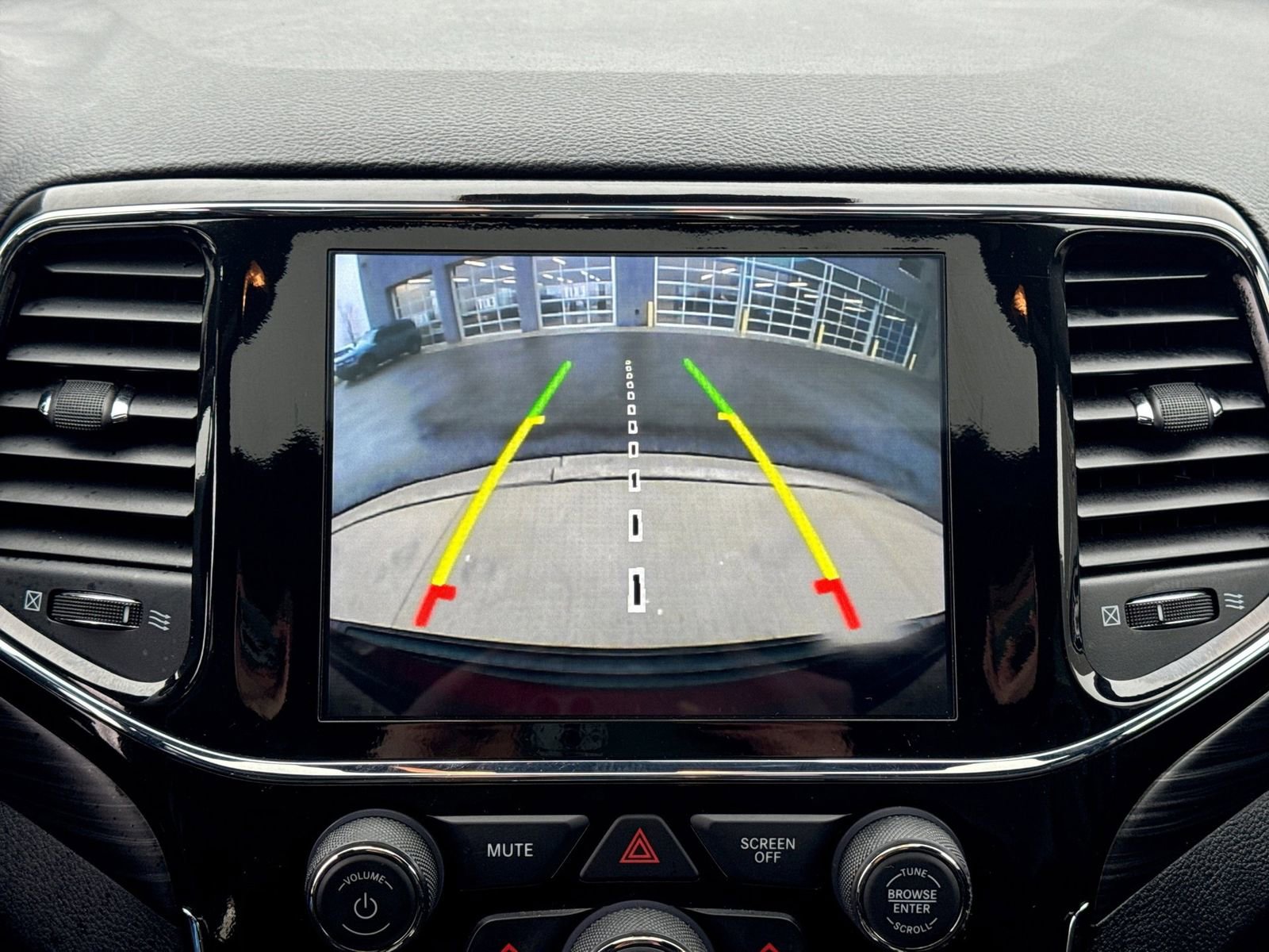 Used 2022 Jeep Grand Cherokee Altitude image 33