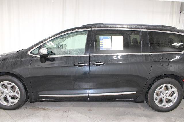 Used 2023 Chrysler Pacifica Limited FWD image 6