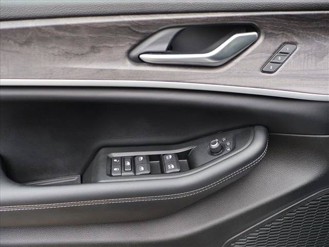 Used 2023 Jeep Grand Cherokee Limited AWD/4WD image 11
