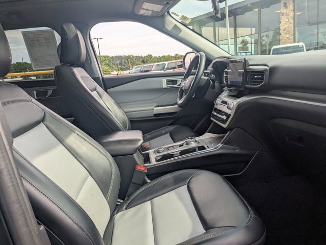 Certified 2022 Ford Explorer XLT w/ Equipment Group 202A AWD/4WD image 37