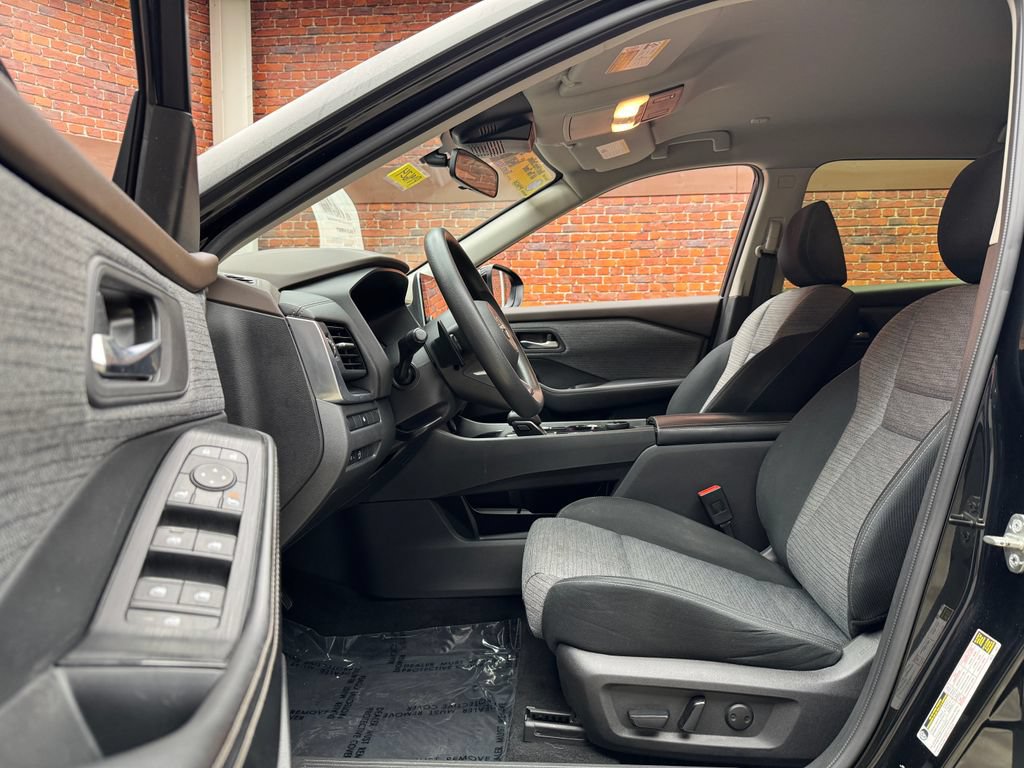 Used 2023 Nissan Rogue SV AWD/4WD image 21