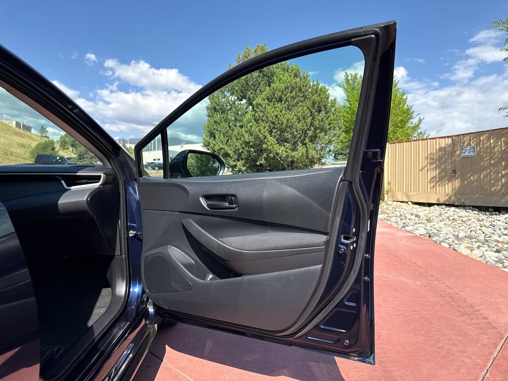 Used 2022 Toyota Corolla LE FWD image 29
