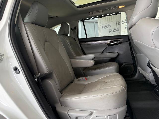 Used 2023 Toyota Highlander Platinum FWD image 9