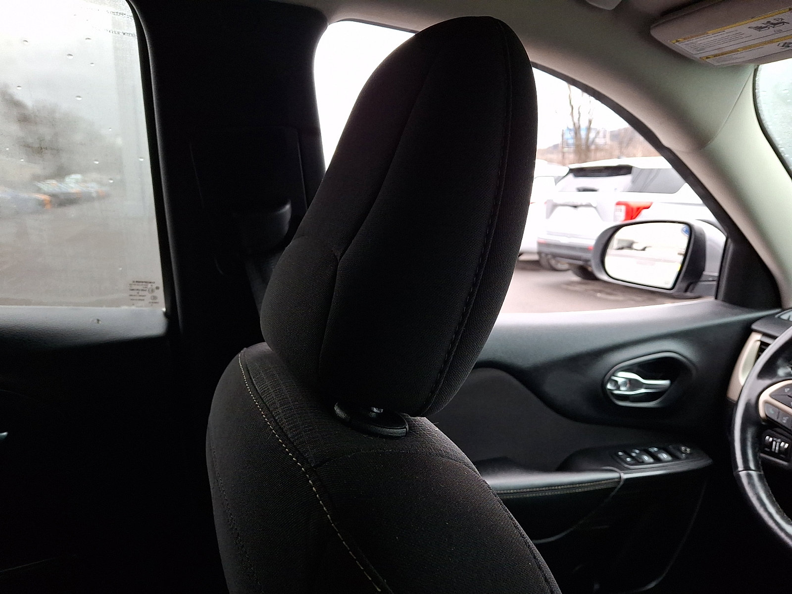 Used 2017 Jeep Cherokee Latitude w/ Cold Weather Group image 13