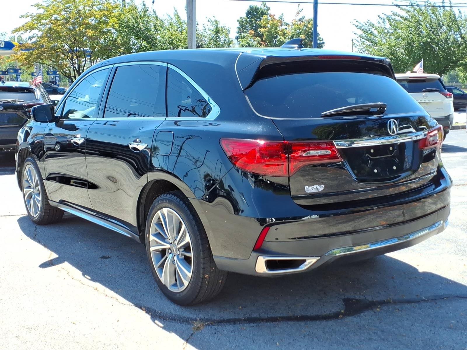 Used 2017 Acura MDX w/ Technology Package AWD/4WD image 5