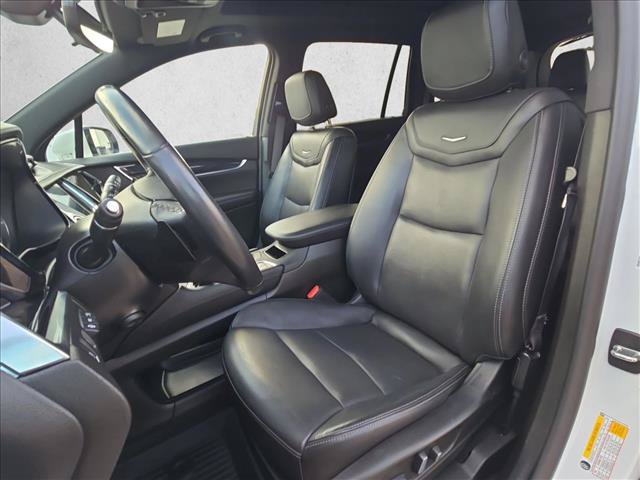 Used 2022 Cadillac XT6 Premium Luxury w/ LPO, ONYX Package FWD image 15