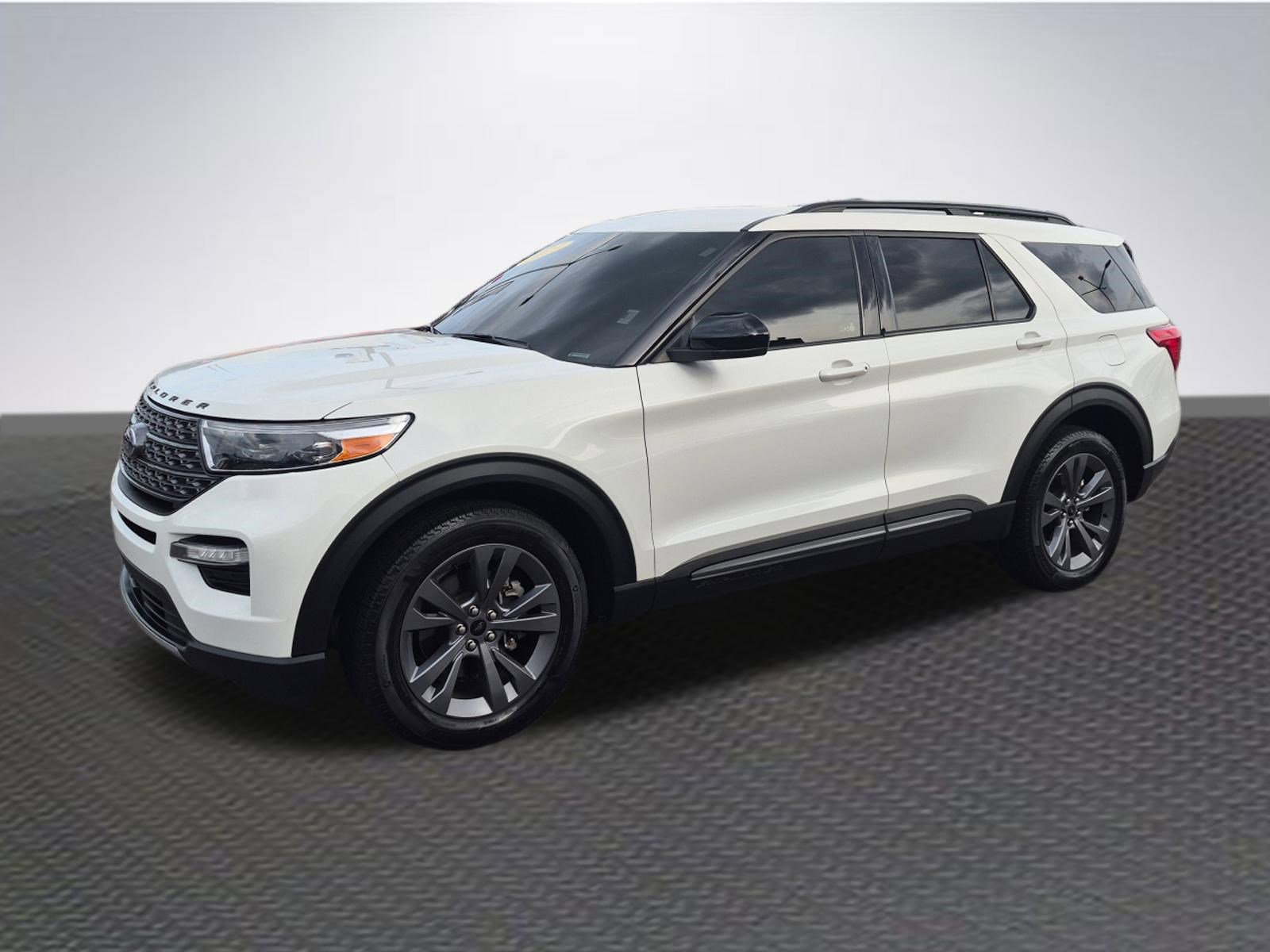 Certified 2023 Ford Explorer XLT w/ Equipment Group 202A AWD/4WD image 2