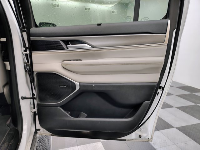 Used 2025 Jeep Wagoneer L Series III AWD/4WD image 15