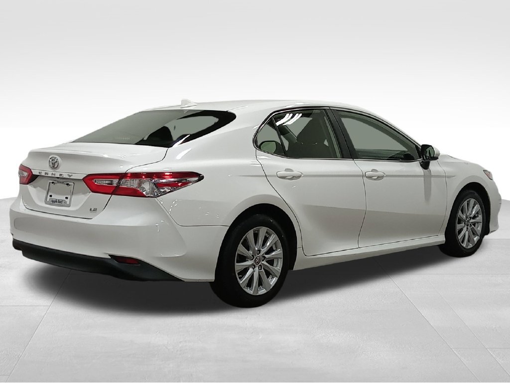 Used 2019 Toyota Camry LE FWD image 3