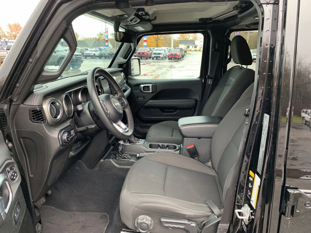 Used 2023 Jeep Gladiator Overland image 4