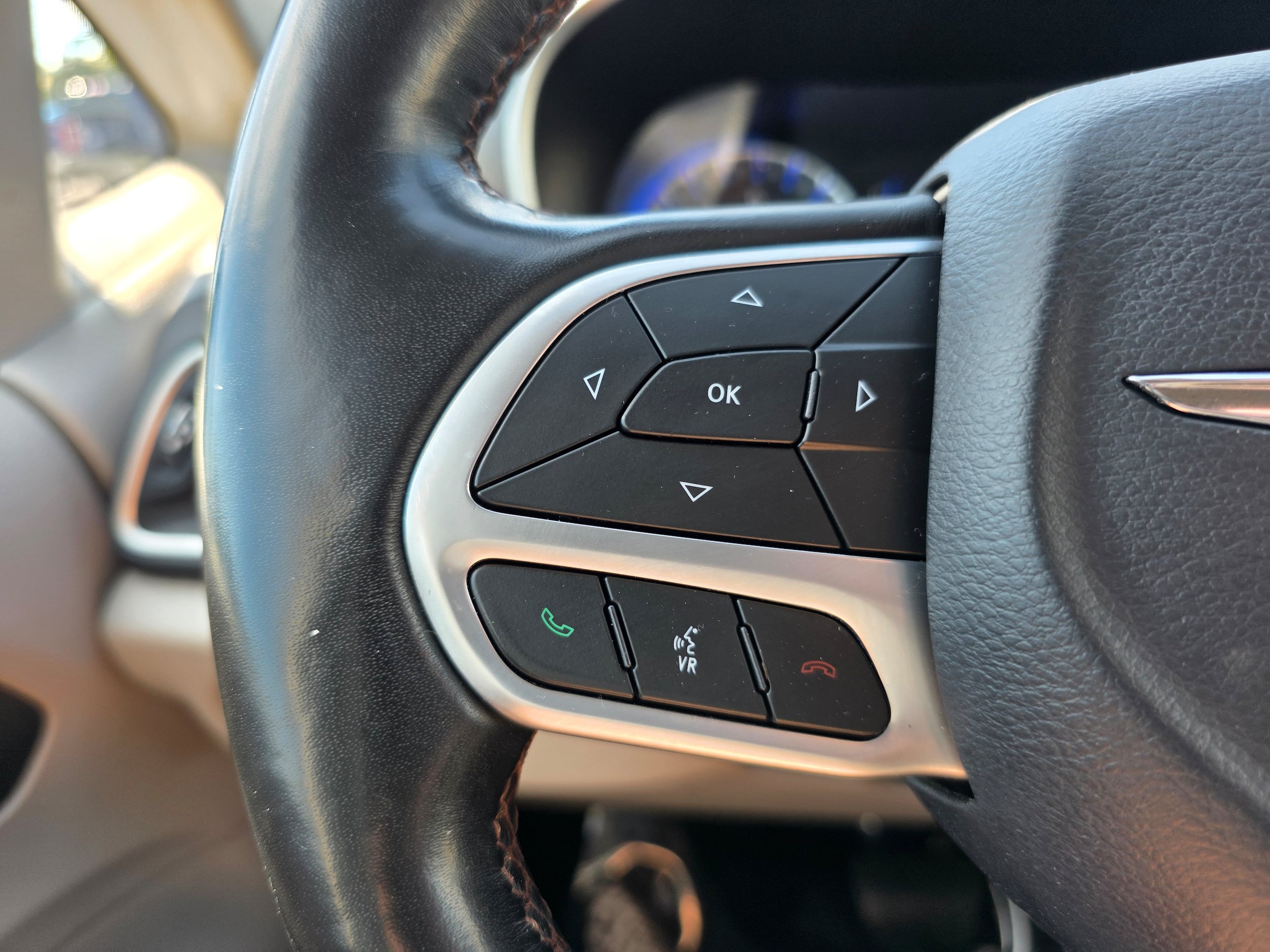 Used 2020 Chrysler Pacifica Touring-L FWD image 15