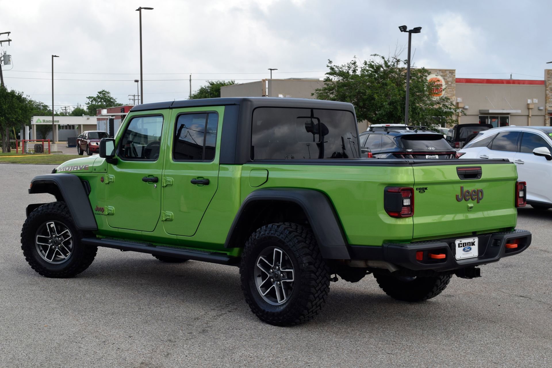 Used 2025 Jeep Gladiator Mojave w/ Convenience Group AWD/4WD image 4