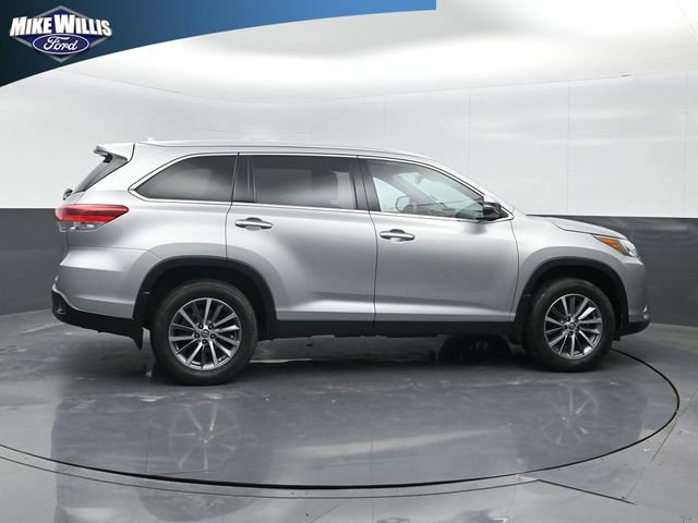 Used 2019 Toyota Highlander XLE FWD image 16
