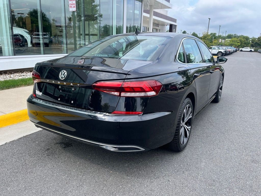 Used 2022 Volkswagen Passat 2.0T SE FWD image 9