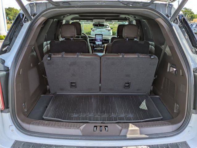 Certified 2022 Ford Explorer King Ranch w/ Premium Technology Package AWD/4WD image 13