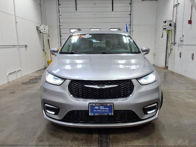 Used 2021 Chrysler Pacifica Touring-L FWD image 2