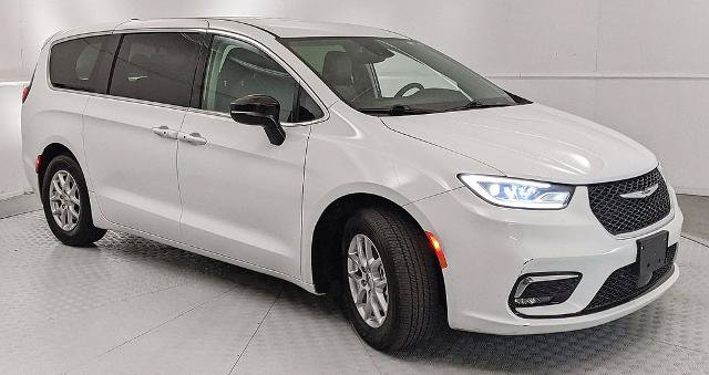 Used 2024 Chrysler Pacifica Touring-L