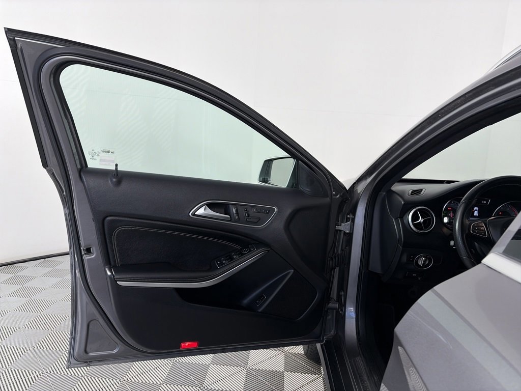 Used 2017 Mercedes-Benz GLA 250 4MATIC image 10