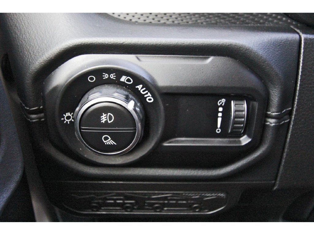 Used 2024 Jeep Gladiator Rubicon AWD/4WD image 23