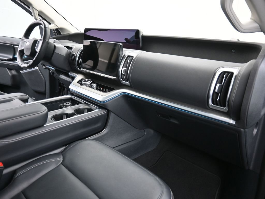 Certified 2025 Ford Expedition Max Platinum image 24