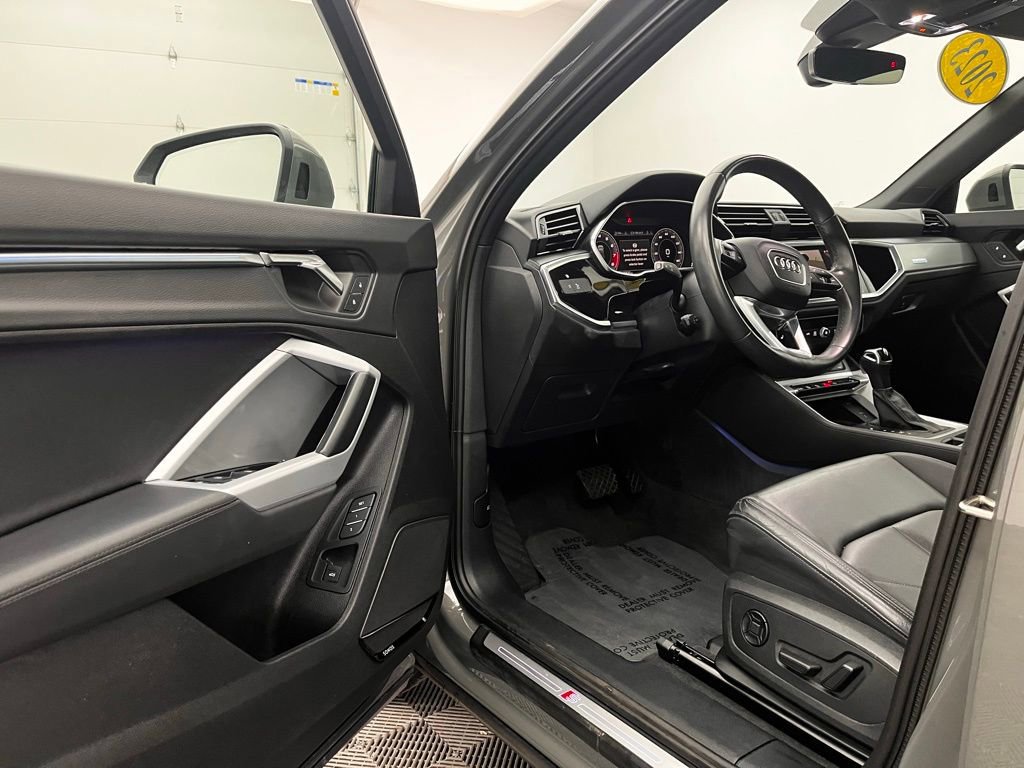 Used 2023 Audi Q3 2.0T Premium Plus w/ Premium Plus Package image 16