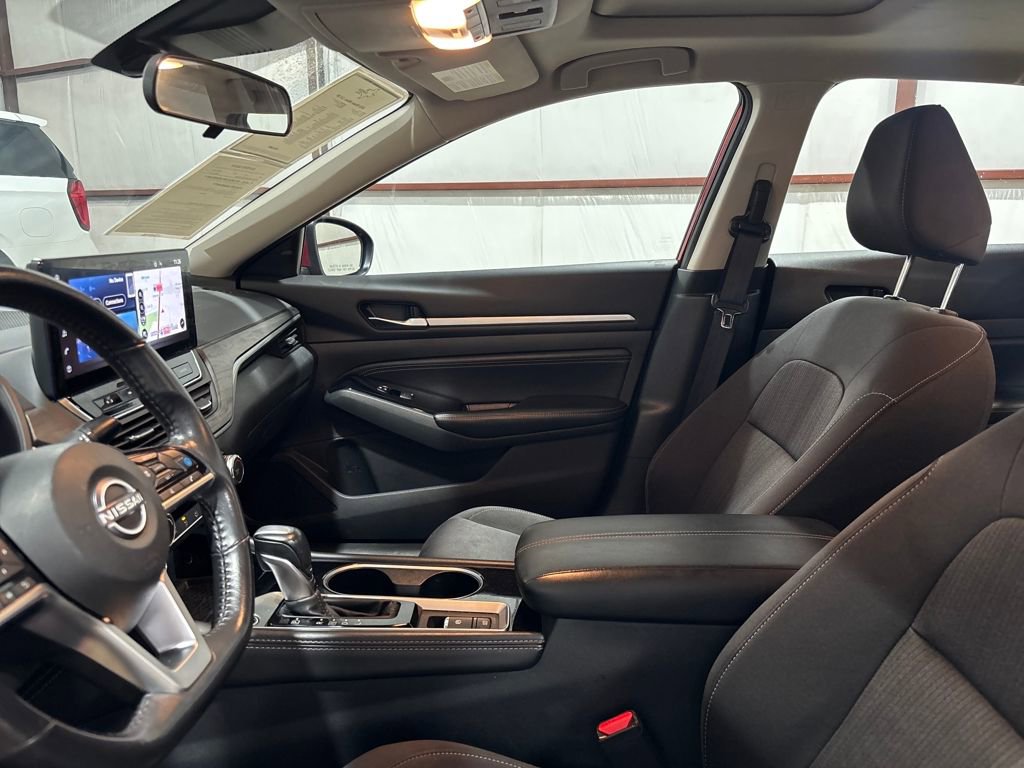 Used 2023 Nissan Altima 2.5 SV w/ SV Premium Package image 12