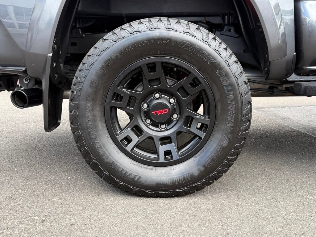 Used 2022 Toyota Tacoma TRD Sport w/ TRD Premium Sport Package AWD/4WD image 30