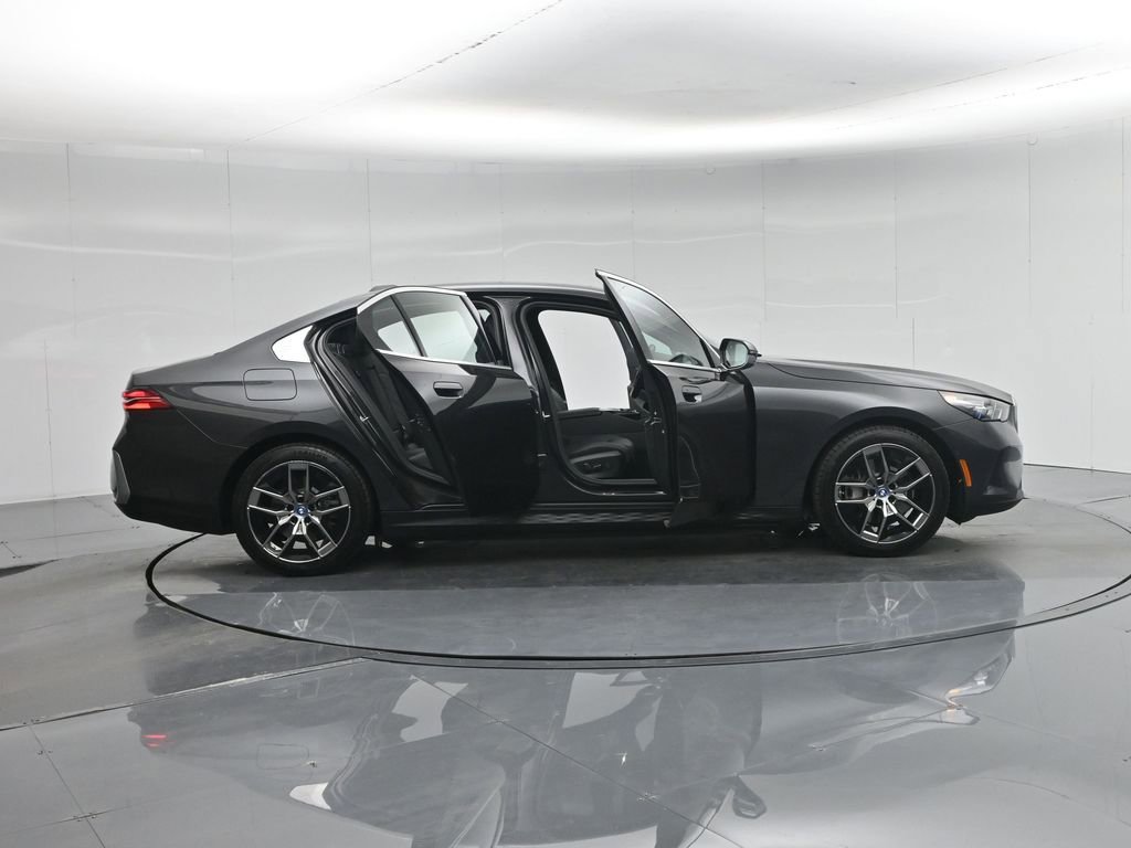 Used 2024 BMW i5 eDrive40i image 5