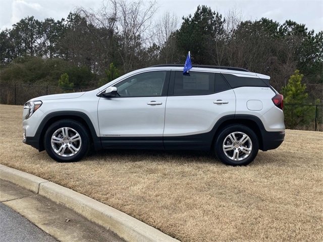 Used 2022 GMC Terrain SLE w/ Driver Convenience Package image 2