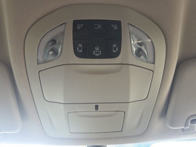 Used 2023 Chrysler Pacifica Touring-L image 33