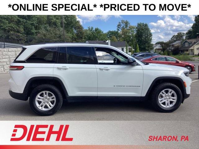 Used 2022 Jeep Grand Cherokee Laredo w/ Luxury Tech Group I AWD/4WD image 8
