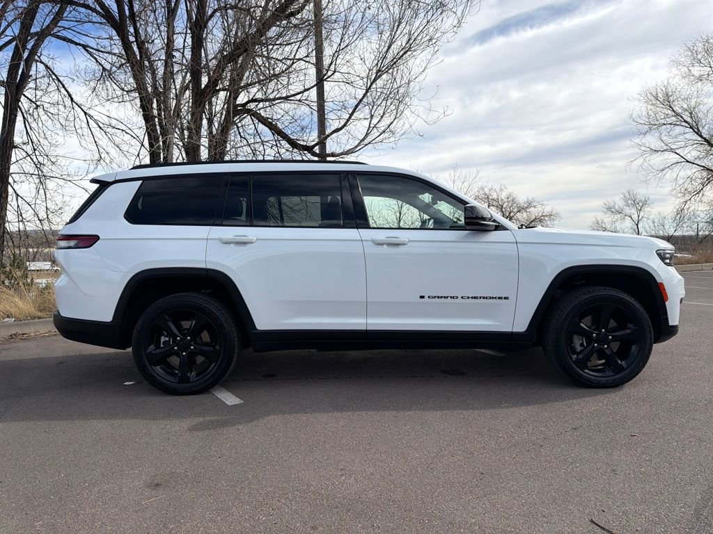 Used 2023 Jeep Grand Cherokee L Laredo image 6