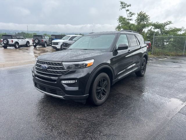 Certified 2024 Ford Explorer XLT w/ Equipment Group 202A AWD/4WD image 3