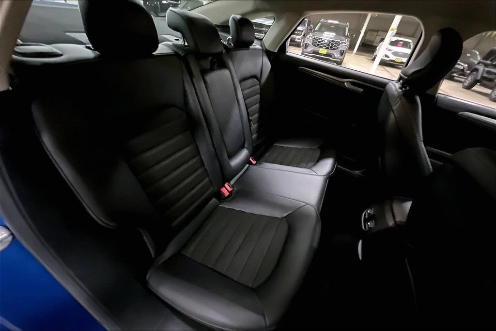 Certified 2017 Ford Fusion SE w/ Equipment Group 201A FWD image 25